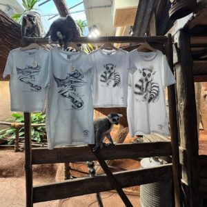Tropikariets Lemur och Haj T-shirt