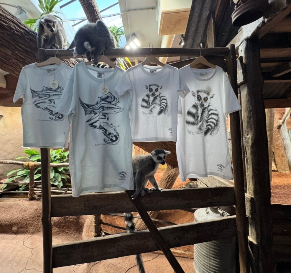 Tropikariets Lemur och Haj T-shirt